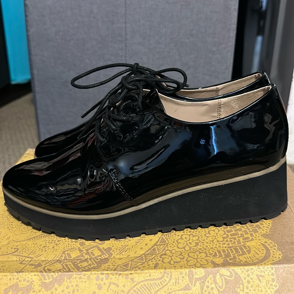 Black patent oxford shoes